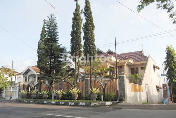 image RUMAH 2 LANTAI BATU MALANG JAWA TIMUR (2)