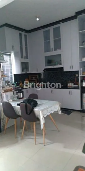 image RUMAH MEWAH 4 KT 2 KM DI MADIUN KOTA (4)