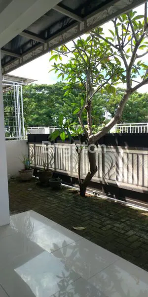 image RUMAH MEWAH 4 KT 2 KM DI MADIUN KOTA (2)