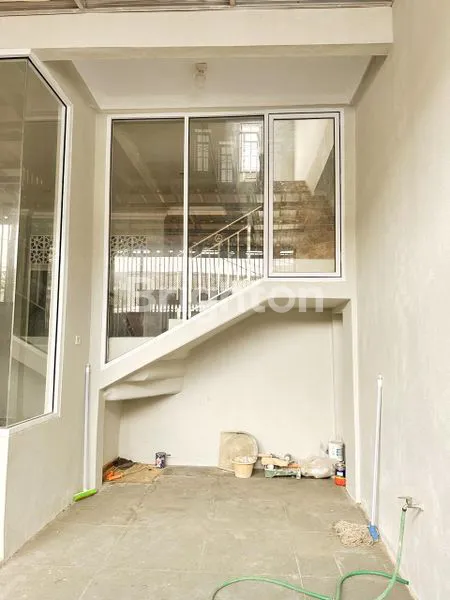 image RUMAH PORIS INDAH KOTA TANGERANG SIAP HUNI JUAL MURAH 2 LANTAI LUAS 55 SURAT LENGKAP BISA KPR HADAP UTARA ROW JALAN 2 MOBIL (2)