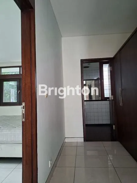 image RUMAH MEWAH 2 LANTAI DENGAN ROOFTOP & VIEW SKYLINE KUNINGAN JAKARTA SELATAN (4)