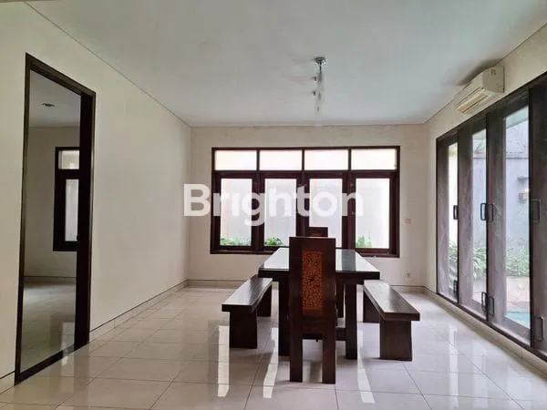 image RUMAH MEWAH 2 LANTAI DENGAN ROOFTOP & VIEW SKYLINE KUNINGAN JAKARTA SELATAN (2)