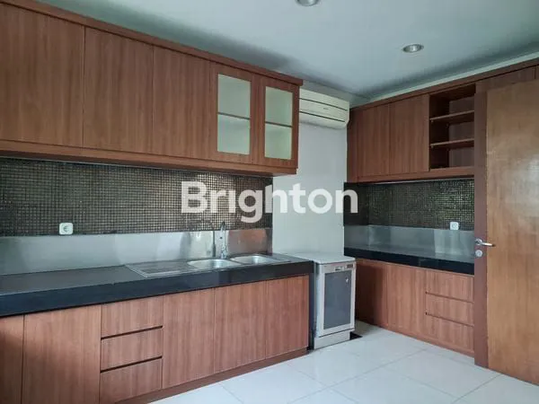 image RUMAH MEWAH 3 LANTAI DENGAN ROOFTOP VIEW SKYLINE KUNINGAN JAKARTA SELATAN (4)