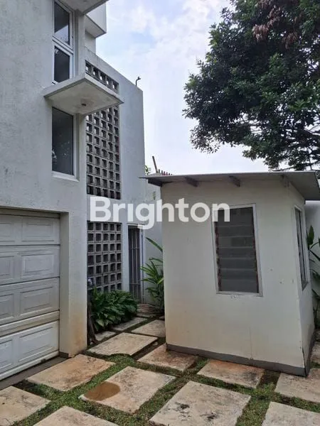 RUMAH MEWAH 3 LANTAI DENGAN ROOFTOP VIEW SKYLINE KUNINGAN JAKARTA SELATAN
