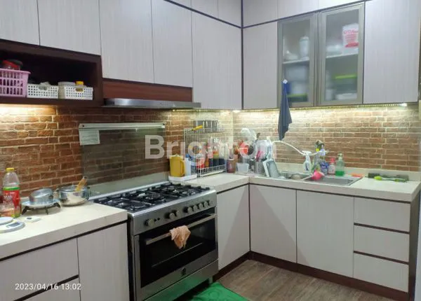 image RUMAH MEWAH LT 204 LB 300 DI PHG (3)