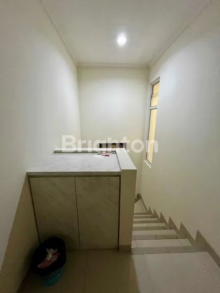 image RUMAH 2 LANTAI SIAP HUNI DI GADING SERPONG TANGERANG (6)