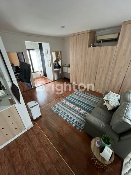 image RUMAH MEWAH 2 LANTAI DI BINTARO, LT 200M² (5)