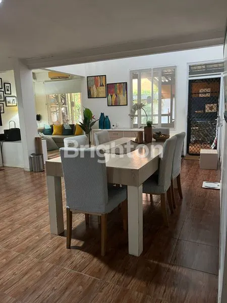 image RUMAH MEWAH 2 LANTAI DI BINTARO, LT 200M² (2)