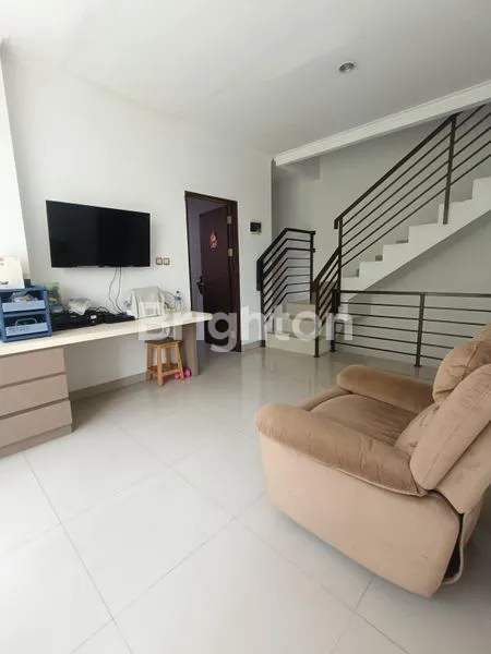 image RUMAH 3 LANTAI LT 121M² DI DURI KEPA, JAKARTA BARAT (8)