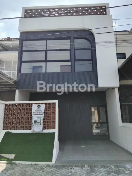 image RUMAH 2,5 LANTAI TOMBRO REDIDENCE (1)