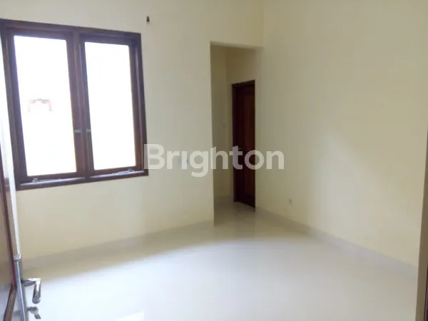 image RUMAH DENGAN 5 KAMAR TIDUR KONDISI BANGUNAN MASIH BAGUS, KOTA MALANG (3)