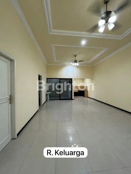 image RUMAH LEBAR 8 SIAP HUNI DENGAN LOKASI SANGAT STRATEGIS DEKAT RAYA MULYOSARI, MINIMARKET, MALL, DAN KAMPUS TERNAMA DI SURABAYA (3)