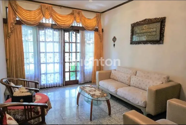 image RUMAH HOOK SIAP HUNI 2 LANTAI DI DUKUH KUPANG, DEKAT DENGAN TOL SATELITE DAN CIPUTRA WORLD MALL (5)