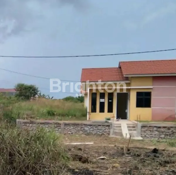 image RUMAH DENGAN TANAH YANG LUAS POSISI HOOK (2)