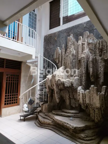 image RUMAH MODERN KLASIK  DI KRAMAT JAYA SENEN (6)