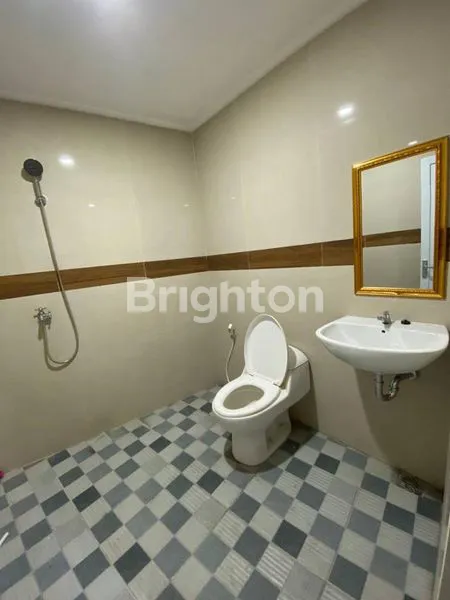 image RUMAH CANTIK 2 LANTAI, 5 BEDROOM, FULLY FURNISHED, SIAP HUNI - BERSIH, RAPI, NYAMAN DAN SANGAT TERAWAT DI PEGUYANGAN DENPASAR UTARA, HANYA 10 MENIT KE MAL LIVING  WORLD. (6)