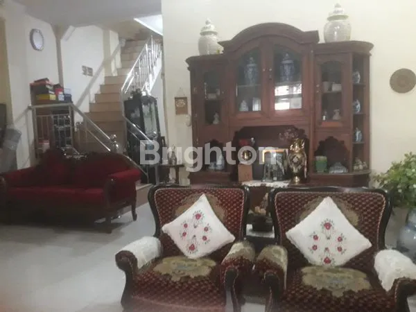 image RUMAH MEWAH 2 LANTAI SIAP HUNI DI LOKASI PREMIUM MEDAN (6)