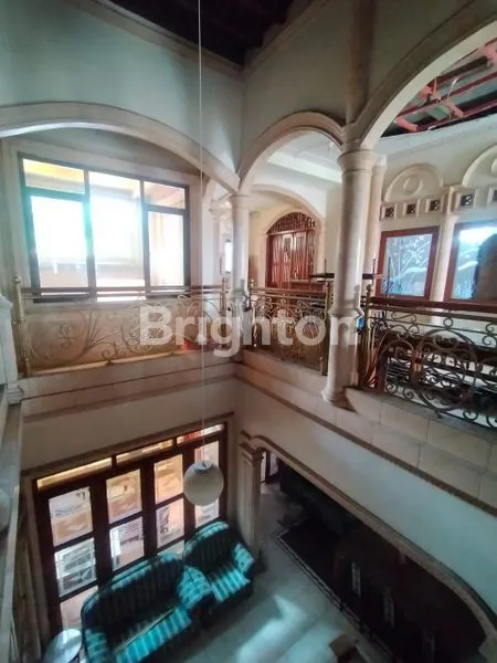 image RUMAH CLASSIC 3,5 LANTAI AREA KACAPIRING AHMAD YANI (2)