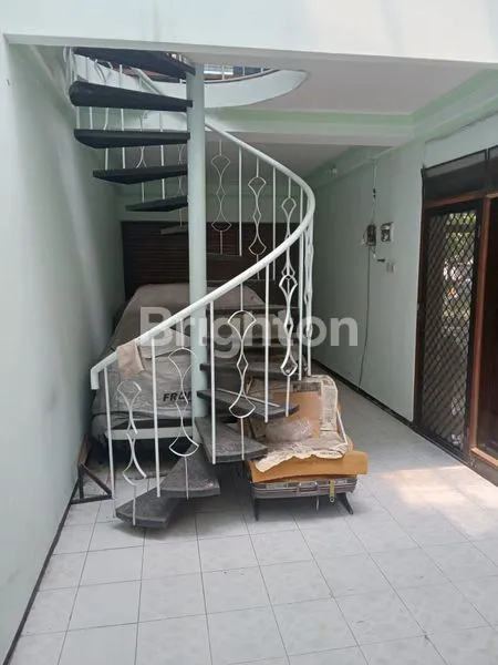 image RUMAH SIAP HUNI DI MANYAR, SEMI FURNISHED, NEGO (8)