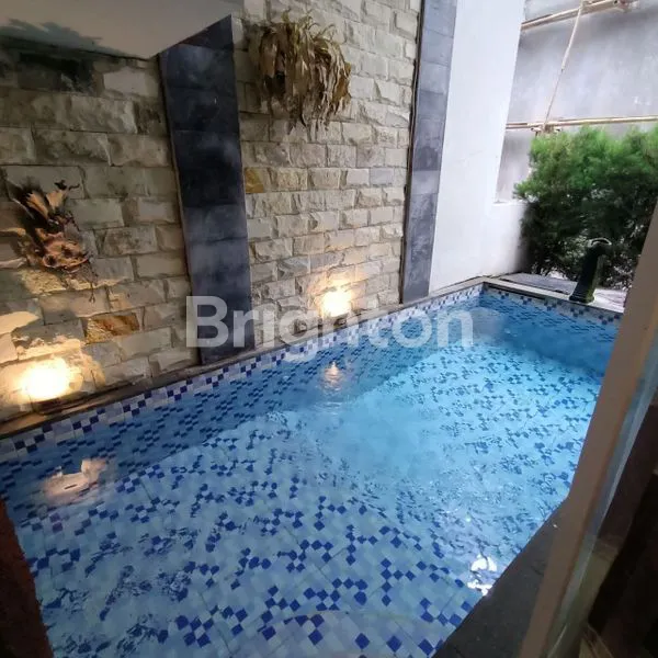 image VILLA 3 LANTAI DENGAN KOLAM RENANG, HANYA 5 MENIT DARI ALUN-ALUN KOTA BATU! (2)
