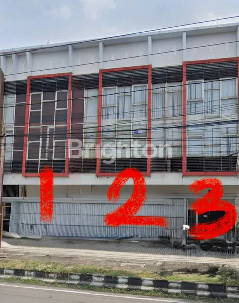 image DISEWAKAN 3 RUKO BERJAJAR DI SOLOBARU!! LEBAR DEPAN 15 METER!! LOKASI PREMIUM DI SOLOBARU!! COCOK UTK KANTOR DAN TOKO!!! ISTIMEWA (1)