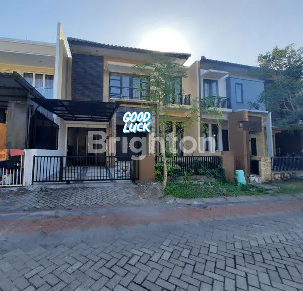 image RUMAH GRESS 2 LANTAI DI KERTAJAYA INDAH REGENCY. DEKAT KAMPUS ITS, GM, PAKUWON CITY MALL (1)