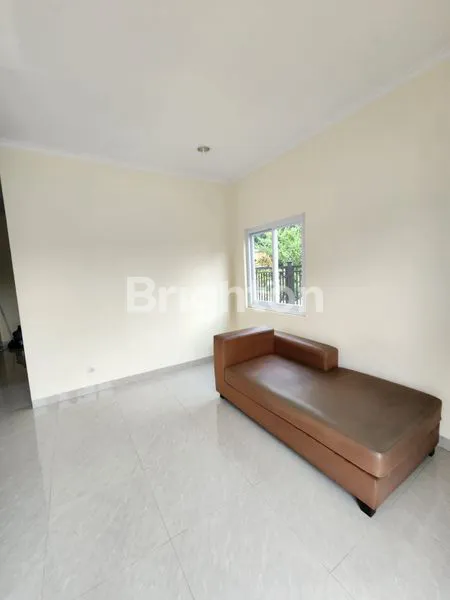 image RUMAH BARU 2 LANTAI POSISI HOOK DI DEPAN TAMAN SEKTOR GADING SERPONG (2)