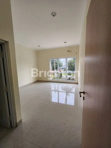 image RUMAH RAPI DI DEPAN TAMAN KONDISI BARU JADI DI GADING SERPONG (7)