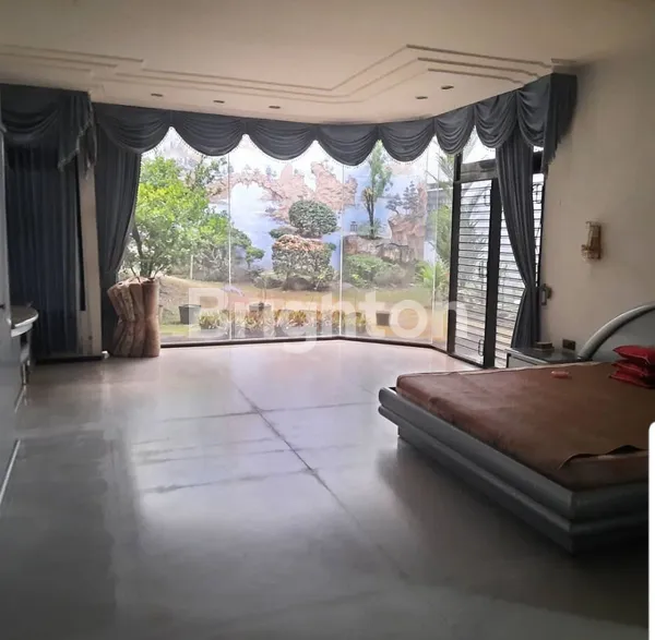 image RUMAH PREMIUM DI RAYA DHARMAHUSADA SURABAYA TIMUR JAWA TIMUR. LUAS STRATEGIS. SELANGKAH KE GALAXY MALL, DEKAT KAMPUS TERBUKA UNAIR ITS, MERR, MANYAR KERTOARJO. AREA PUSAT KOTA. HARGA MURAH KWALITAS OKE BANGET (3)