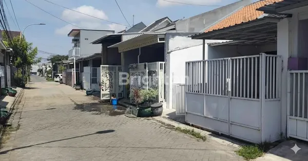 image RUMAH STRATEGIS SIAP HUNI AKSES MUDAH DI MEDAYU DEKAT UPN & MERR RUNGKUT  (2)