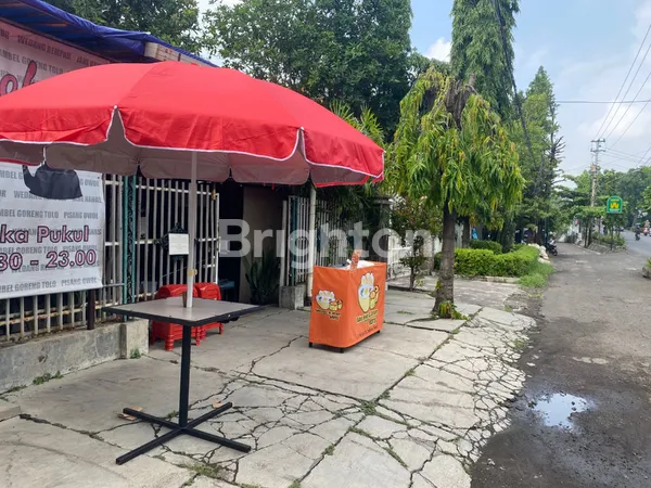 image DIJUAL RUMAH DENGAN PEKARANGAN LUAS DI PUSAT KOTA SOLO (1)