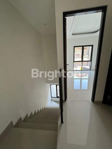 image SISA 1 UNIT !! RUMAH JEJER LOKASI MANUKAN LOR (4)