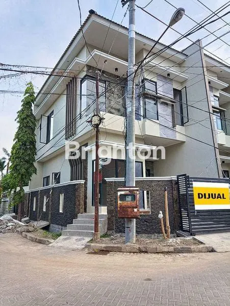 image RUMAH BARU GRESS 2 LT NEW HOUSE HOOK POJOK ROW JALAN LEBAR DEKAT UNIVERSITAS ITS UNAIR PAKUWON CITY KENJERAN (2)