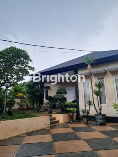 image DI JUAL RUMAH MEWAH + KOLAM RENANG DI PERUMAHAN PREMIUM TAMANSARI BUKIT MUTIARA WIKA BALIKPAPAN (1)