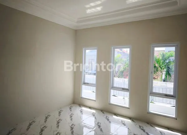 image *RUMAH MEWAH BARU DAN  MODERN SIAP PAKAI DEKAT EXIT TOLL COLOMADU* (6)