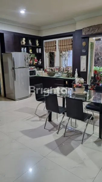 image RUMAH MEWAH 2 LANTAI BUTUH CEPAT LAKU DI SURABAYA TIMUR DEKAT ITS UNAIR DAN GALAXY MALL  (6)
