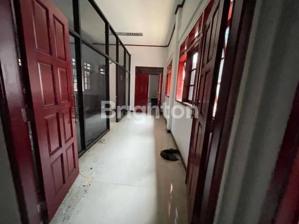 INVESTASI EMAS! BEKAS KANTOR RAYA TENGGILIS MEJOYO (SEDERETAN RS UBAYA & KYO)