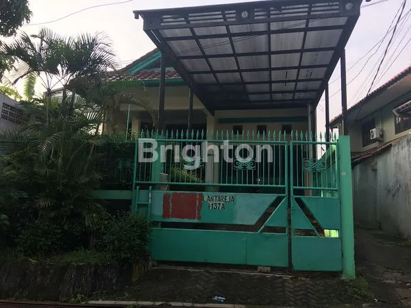 RUMAH NYAMAN DI JATIKRAMAT BEKASI LUAS DAN SIAP HUNI