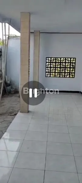 image RUMAH MODEL LAMA TERAWAT DAN BERDIH (3)