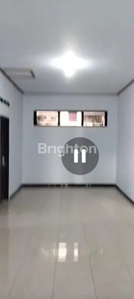 image RUMAH MODEL LAMA TERAWAT DAN BERDIH (4)