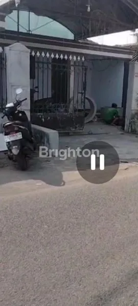 image RUMAH MODEL LAMA TERAWAT DAN BERDIH (2)