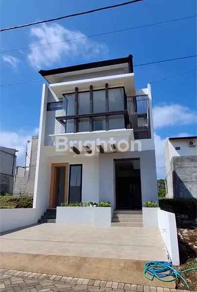 image RUMAH 2 LANTAI DI CEMOROKANDANG KOTA MALANG (1)