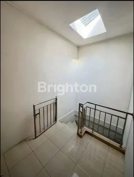 image DIJUAL RUMAH TAMAN PALEM LESTARI – TAMAN PALM, BLOK TERDEPAN, STRATEGIS & BEBAS BANJIR, JAKARTA BARAT (6)