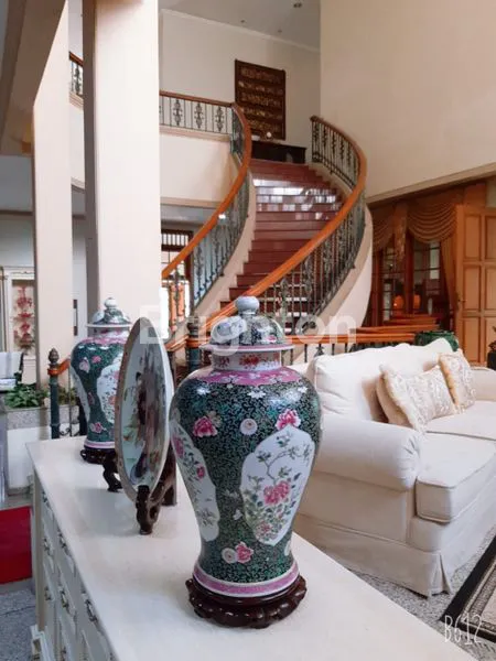 image RUMAH 2 LANTAI, 5+1 KT DI RAYA NGINDEN (6)