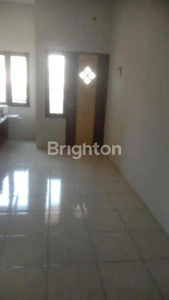 image RUKO SIAP HUNI DEKAT PASAR TRADISIONAL (2)