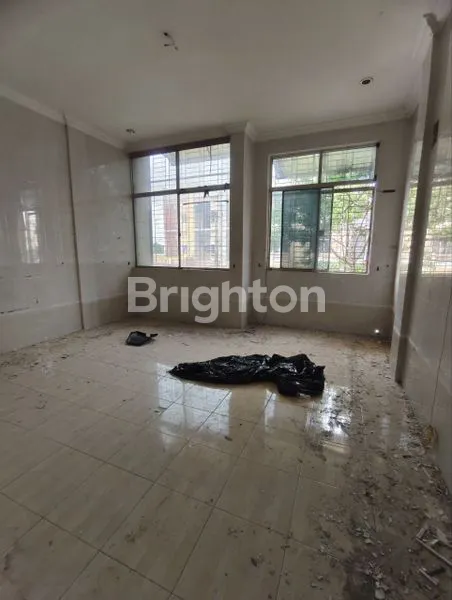 image RUKO 3 LANTAI PADAT PENDUDUK (4)