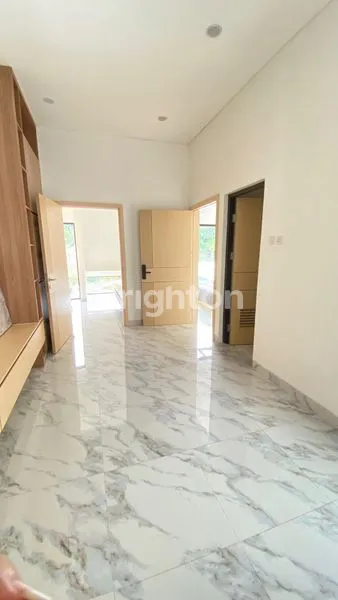 image RUMAH CANTIK VIEW DANAU DI CLUSTER CIPAYUNG JAKARTA TIMUR DEKAT STASIUN LRT CIRACAS (7)