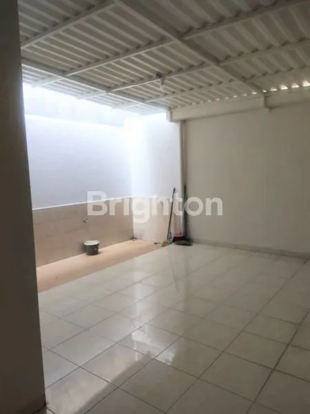 image RUMAH IDEAL DISEWAKAN TENGAH KOTA STRATEGIS NYAMAN DEKAT BANDARA DAN JALAN TOL DI GRAHA PADMA SEMARANG  (4)