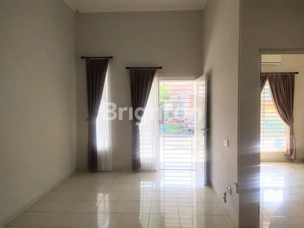 image RUMAH IDEAL DISEWAKAN TENGAH KOTA STRATEGIS NYAMAN DEKAT BANDARA DAN JALAN TOL DI GRAHA PADMA SEMARANG  (2)