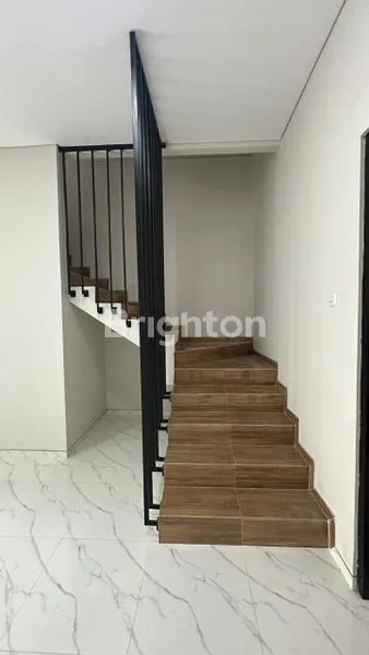 image RUMAH MINIMALIS 2 LT DI KUTISARI INDAH, 3KT (4)